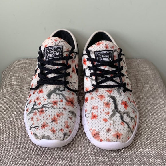 SOLD‼️Nike SB ‘Cherry Blossom’ - Picture 2 of 12